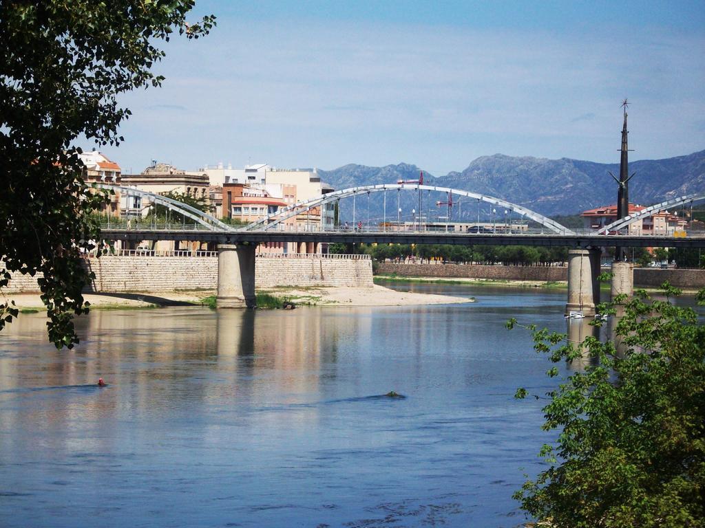 River Ebro Holidays Tivenys Kültér fotó